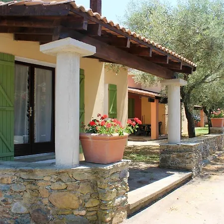 Semesterbostad Maison De 2 Chambres Avec Piscine Partagee Et Jardin Clos A Ocagnano A 4 Km De La Sorbo-Ocagnano