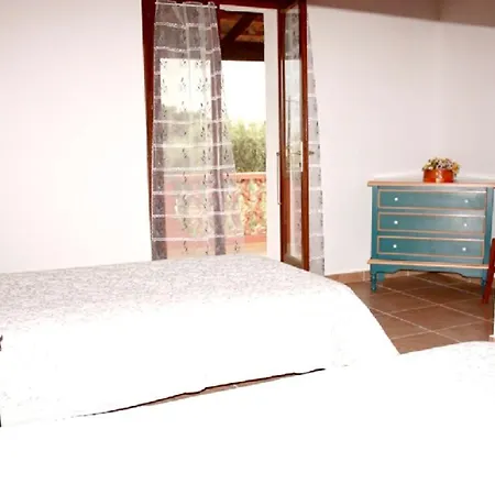 Semesterbostad Maison De 2 Chambres Avec Piscine Partagee Et Jardin Clos A Ocagnano A 4 Km De La
